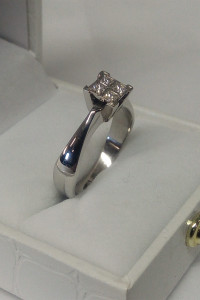 Timantit 4 x 0,10ct Princess cut