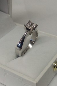 Timantit 4 x 0,10ct Princess cut